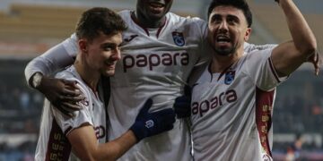 Trabzonspor, Başakşehir deplasmanında turladı!