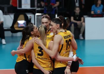 VakıfBank, kupada dörtlü finale yükseldi!