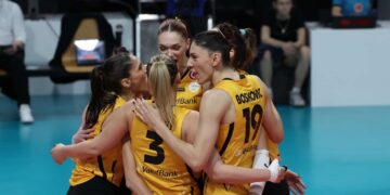 VakıfBank, kupada dörtlü finale yükseldi!