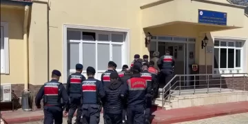 Antalya'da reçeteli ilaçlarla uyuşturucu satışı! Doktor ve eczacılar tutuklandı Antalya’da reçeteli ilaçlarla uyuşturucu satışı! Doktor ve eczacılar tutuklandı