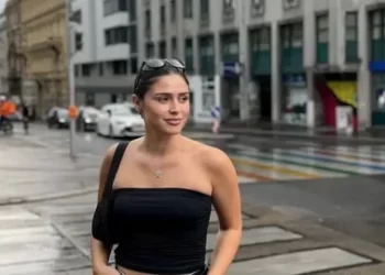 Ayşe Yüksel’in aile pozunda benzerlik dikkat çekti Ayşe Yüksel’in aile pozunda benzerlik dikkat çekti