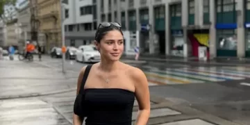 Ayşe Yüksel’in aile pozunda benzerlik dikkat çekti Ayşe Yüksel’in aile pozunda benzerlik dikkat çekti