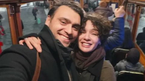 Birce Akalay ve Hakan Kurtaş aşkından yeni pozlar Birce Akalay Hakan Kurtas askindan yeni pozlar habermeydan