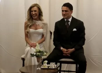 Cengiz Ünder ile Bilge Yenigül nişanlandı