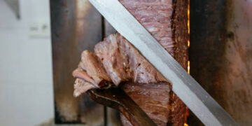 İzmir’de gıda skandalı: ‘Dönerci Ali’nin yeri’ adlı işletmede tek tırnaklı eti tespit edildi