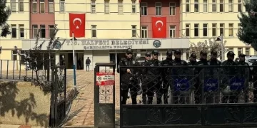 Halfeti Belediyesi’ne operasyon! Eski AKP’li başkan da gözaltında