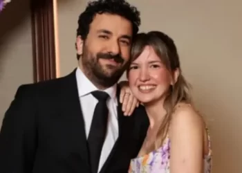 Hasan Can Kaya ve Duygu Karabaş nişanlandı