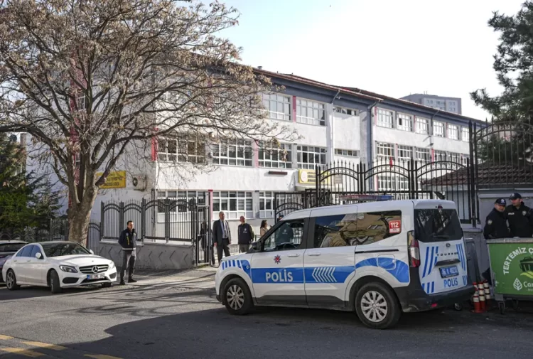 Her okulun onune iki polis gorevlendirildi habermeydan