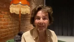 Kenize Murad mucevher dolu cantasini havalimaninda unuttu habermeydan