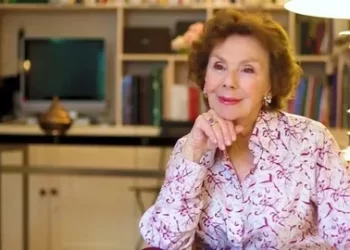 Padişah torunu Kenize Murad mücevher dolu çantasını havalimanında unuttu, sonucu herkesi şaşırttı Padişah torunu Kenize Murad mücevher dolu çantasını havalimanında unuttu, sonucu herkesi şaşırttı