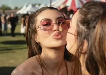 Kısmetse Olur Cansel Çördük’ün oldukça cesur festival tarzı