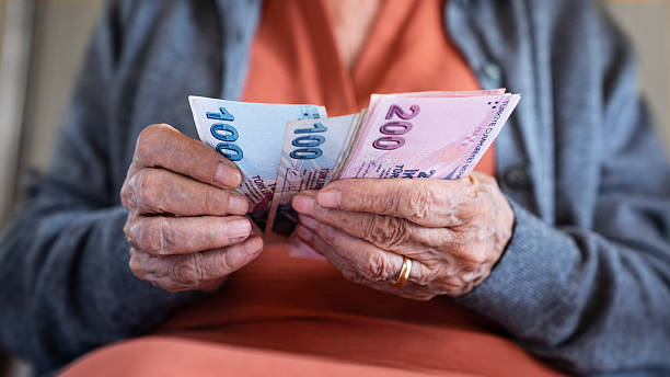 Nisan ayı yaşlı ve engelli aylıkları hesaplara yatırılmaya başlandı Nisan ayi yasli ve engelli ayliklari habermeydan