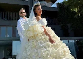 55 yaşındaki astrolog Nuray Sayarı hamile kaldı