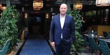 Meşhur nitelikli dolandırıcı sahtekar işadamı Selçuk Kürkoğlu’nun iş yeri kundaklandı evi kurşunlandı