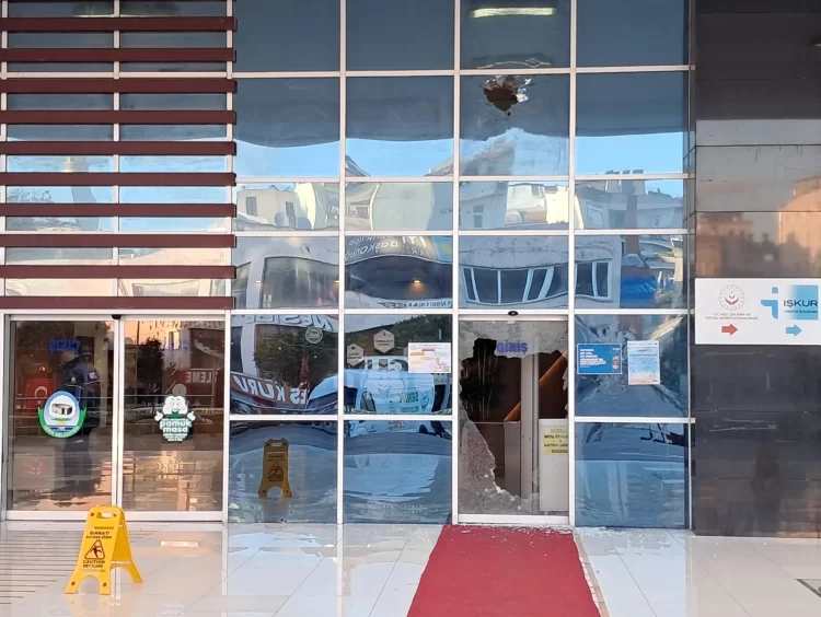 Antalya'da Serik Belediyesi binasına silahlı saldırı! Serik Belediyesi binasina silahli saldiri habermeydan