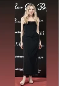 Sinem Kobal siyah elbisesi sikligiyla buyuledi1 habermeydan