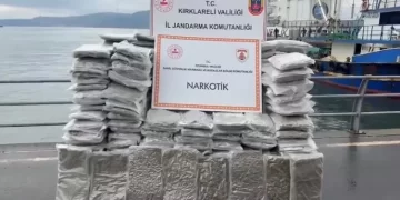 İstanbul Açıklarında Düzenlenen Operasyonda 200 Kg Skunk Ele Geçirildi İstanbul Açıklarında Düzenlenen Operasyonda 200 Kg Skunk Ele Geçirildi