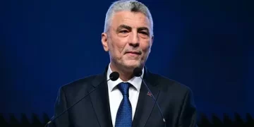 Ticaret Bakanı Bolat'tan Van'daki Esnafa Kredi Duyurusu Ticaret Bakanı Bolat’tan Van’daki Esnafa Kredi Duyurusu