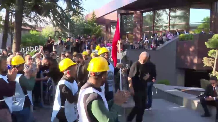 9 gündür açlık grevindeki madencilerin direnişi sonuç verdi.