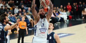 Anadolu Efes, Türk Telekom’a takılmadı!