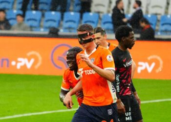 Başakşehir, Gençlerbirliği önünde 3 puanı 3 golle aldı!