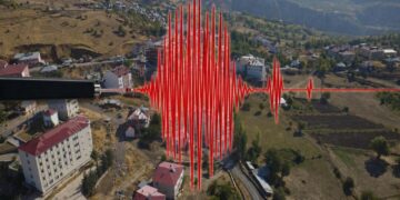 Bingöl sarsıldı: Deprem paniğe neden oldu