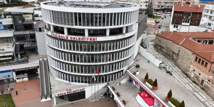 Bolu Belediyesi’ne operasyon: 3 kişi gözaltında, binada arama yapılıyor