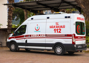 Bodrum açıklarında düzensiz göçmenleri taşıyan bot battı!