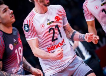 Efeler Ligi’nin ilk finalisti Ziraat Bankkart!