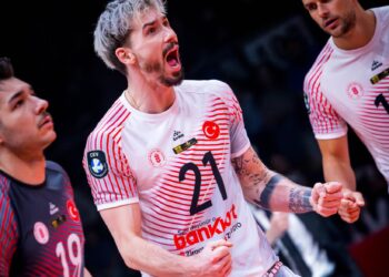 Efeler Ligi’nin ilk finalisti Ziraat Bankkart!