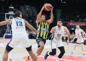 Fenerbahçe Beko, Anadolu Efes'i farklı yendi! Fenerbahçe Beko, Anadolu Efes’i farklı yendi!