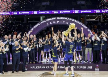 Fenerbahçe Opet, Kadınlar Basketbol Süper Ligi’nde şampiyon oldu!
