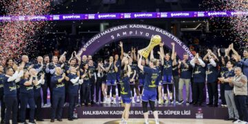 Fenerbahçe Opet, Kadınlar Basketbol Süper Ligi'nde şampiyon oldu! Fenerbahçe Opet, Kadınlar Basketbol Süper Ligi’nde şampiyon oldu!