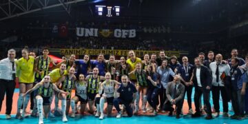 Fenerbahçe, VakıfBank’ı karar setinde devirdi!
