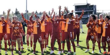 Galatasaray, Fenerbahçe’yi geriden gelip yendi!