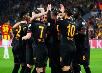 Galatasaray, İzmir'de 3 puanı 3 golle aldı! Galatasaray, İzmir’de 3 puanı 3 golle aldı!