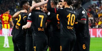 Galatasaray, İzmir'de 3 puanı 3 golle aldı! Galatasaray, İzmir’de 3 puanı 3 golle aldı!