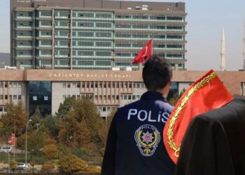 Adliyede uyuşturucu operasyonu: Savcı ve avukatlar gözaltında, iki zabıt katibi tutuklandı Adliyede uyuşturucu operasyonu: Savcı ve avukatlar gözaltında, iki zabıt katibi tutuklandı