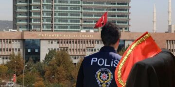 Adliyede uyuşturucu operasyonu: Savcı ve avukatlar gözaltında, iki zabıt katibi tutuklandı Adliyede uyuşturucu operasyonu: Savcı ve avukatlar gözaltında, iki zabıt katibi tutuklandı