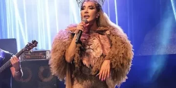 Hande Yener ödülü alır almaz kırıdı