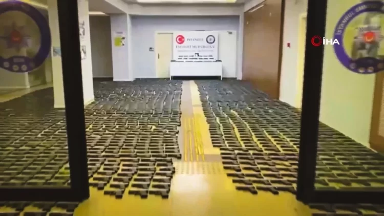 İstanbul’da toprağa gömülü silah parçaları bulundu.