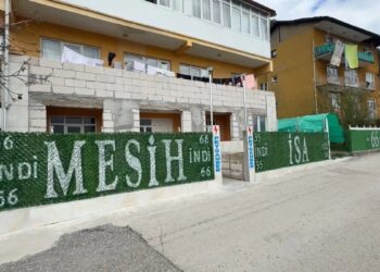 Karabük’te kendisini Mesih ilan eden kişi, ekipleri alarma geçirdi Karabük’te kendisini Mesih ilan eden kişi, ekipleri alarma geçirdi