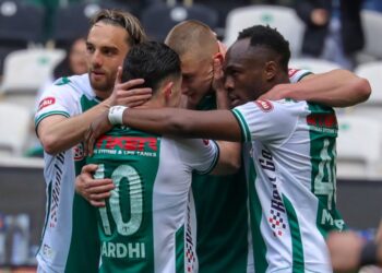 Konyaspor, Karagümrük’ü 3 golle devirdi!