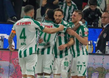 Konyaspor, Trabzonspor’u 2 golle geçti!