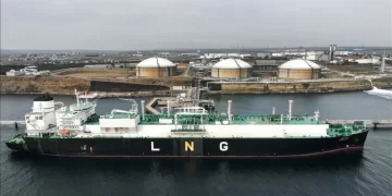 Hürmüz Boğazı’ndan iki ay sonra ilk LNG sevkiyatı gerçekleşti