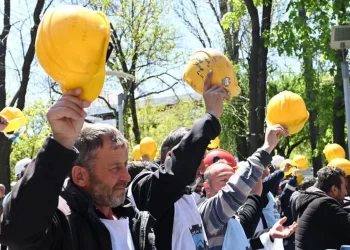 8 gündür açlık grevindeki madencilere yürüyüş izni çıkmadı: Polis müdahale etti