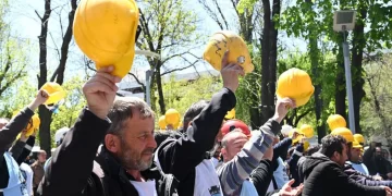 8 gündür açlık grevindeki madencilere yürüyüş izni çıkmadı: Polis müdahale etti