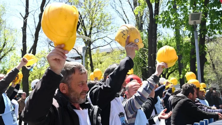 8 gündür açlık grevindeki madencilere yürüyüş izni çıkmadı.