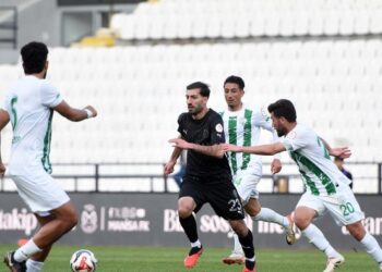 Manisa FK, Serik Spor’a 1 attı 3 aldı!