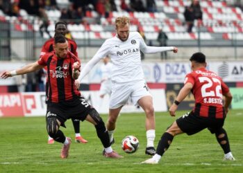 Manisa FK, Vanspor deplasmanında 1 attı 3 aldı! Manisa FK, Vanspor deplasmanında 1 attı 3 aldı!